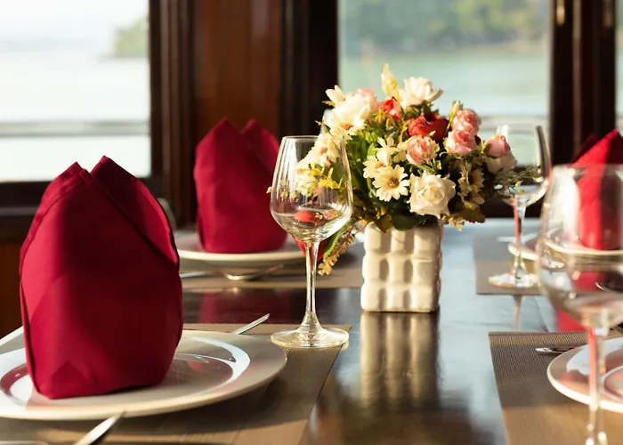 Cozy Bay Classic Cruise 3* Ha Long