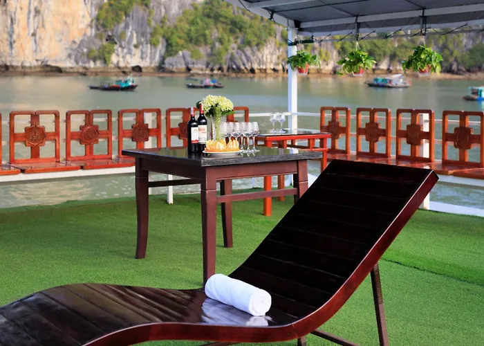 Cozy Bay Classic Cruise