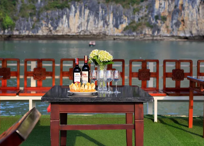 Cozy Bay Classic Cruise 3* Ha Long
