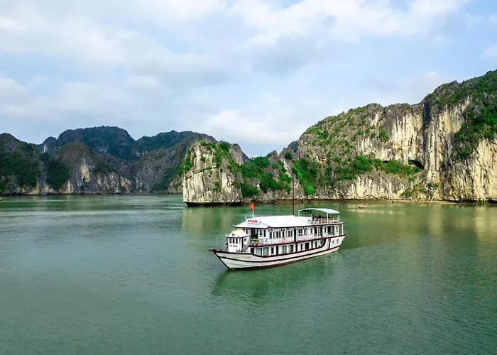 Cozy Bay Classic Cruise Ha Long