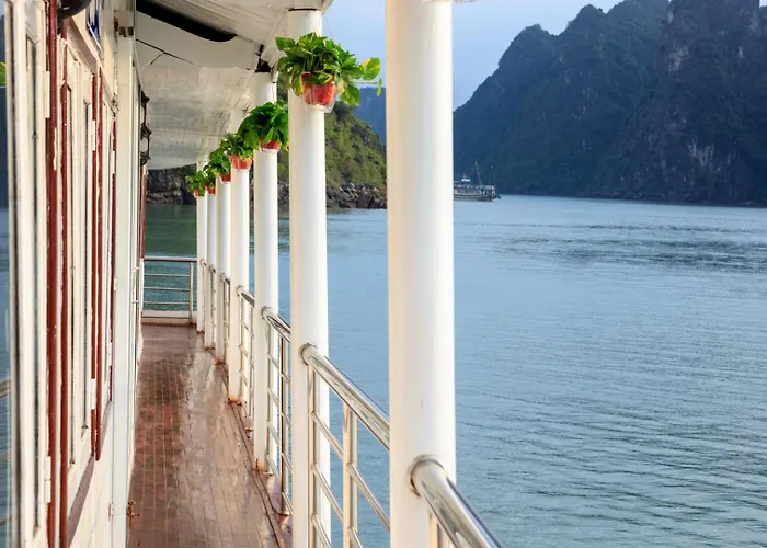 Cozy Bay Classic Cruise 